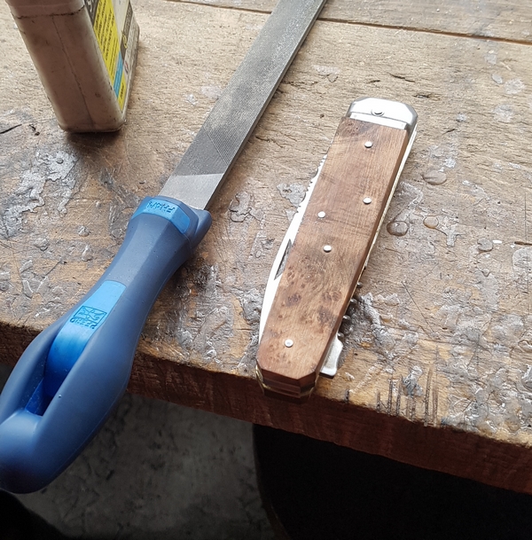 couteau-Hallali-en-cours-de-montage